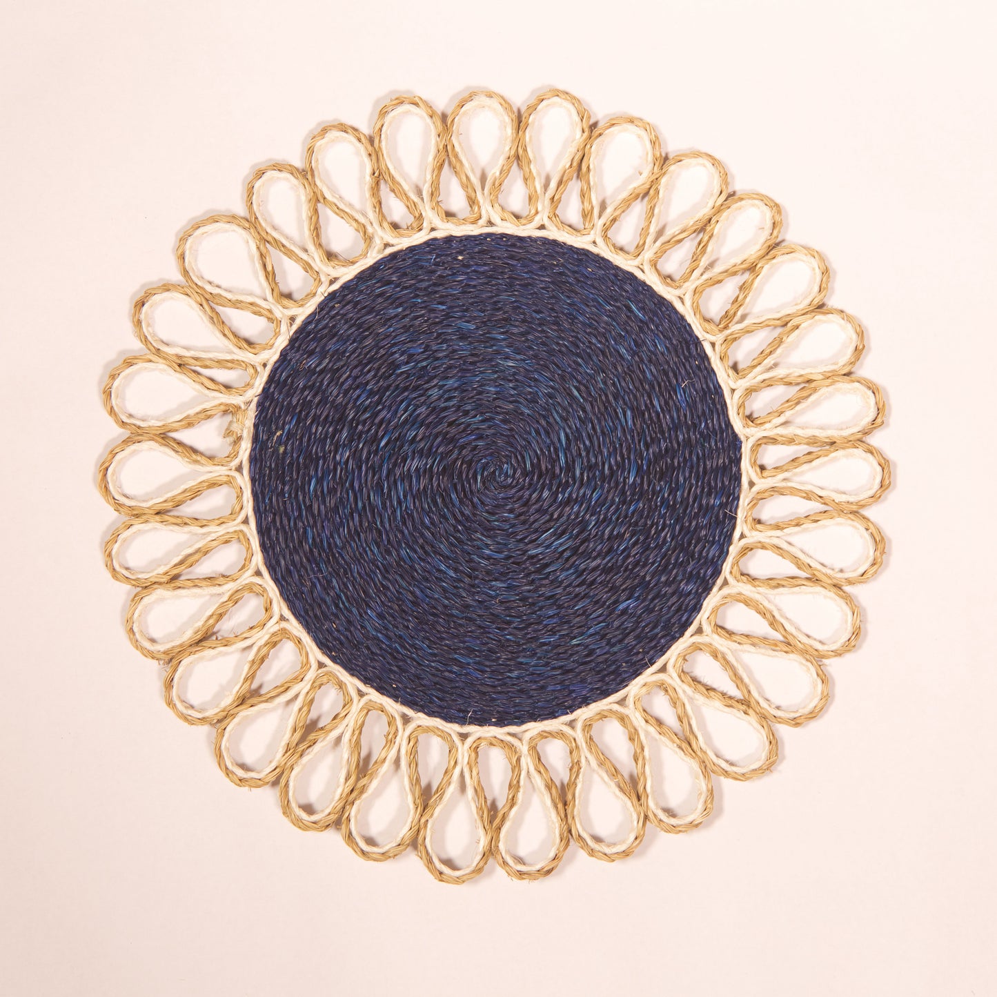 Natural Lutindzi Grass Scalloped Placemat