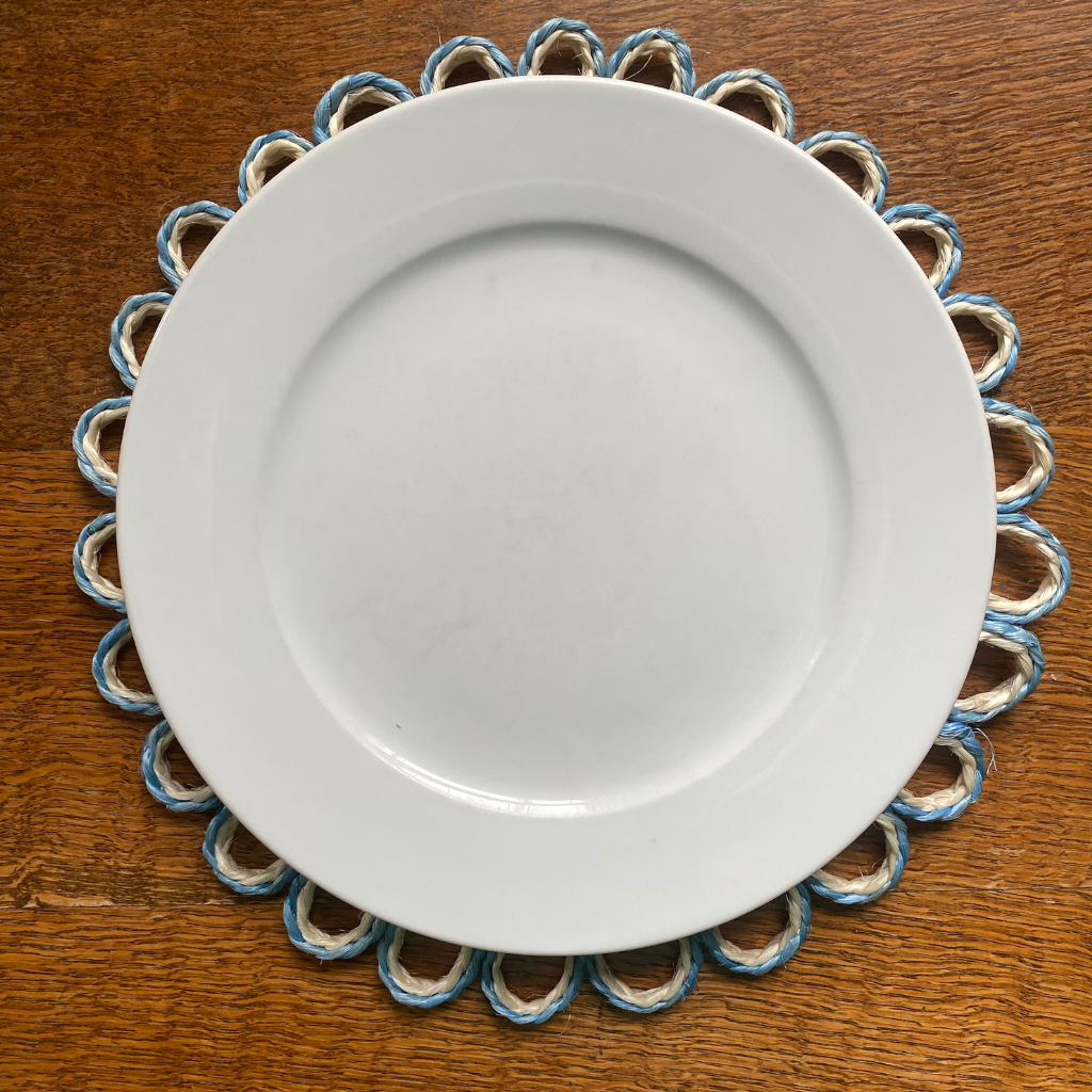 Natural Lutindzi Grass Placemat with Sky Blue and White Scalloped Edge