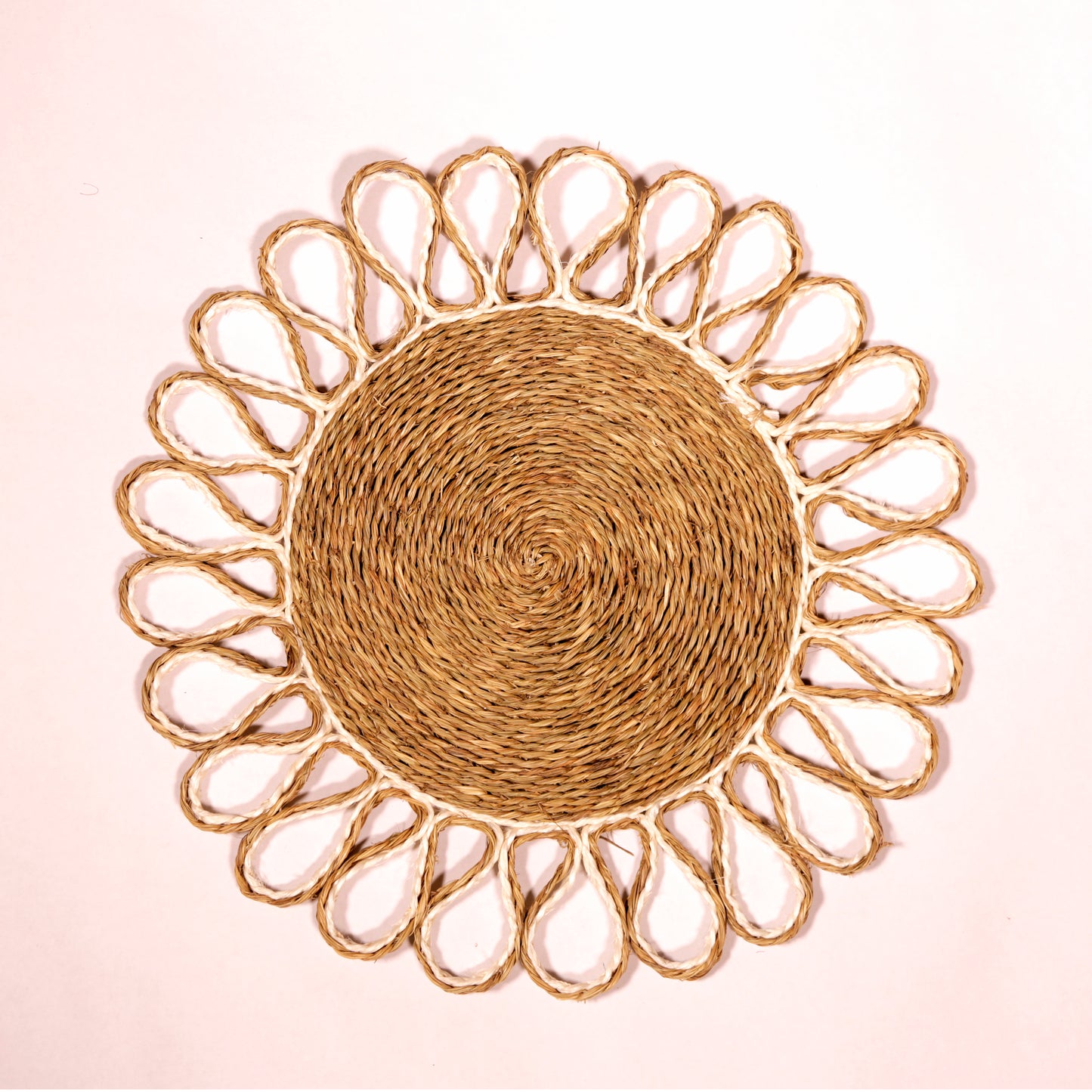 Natural Lutindzi Grass Scalloped Placemat