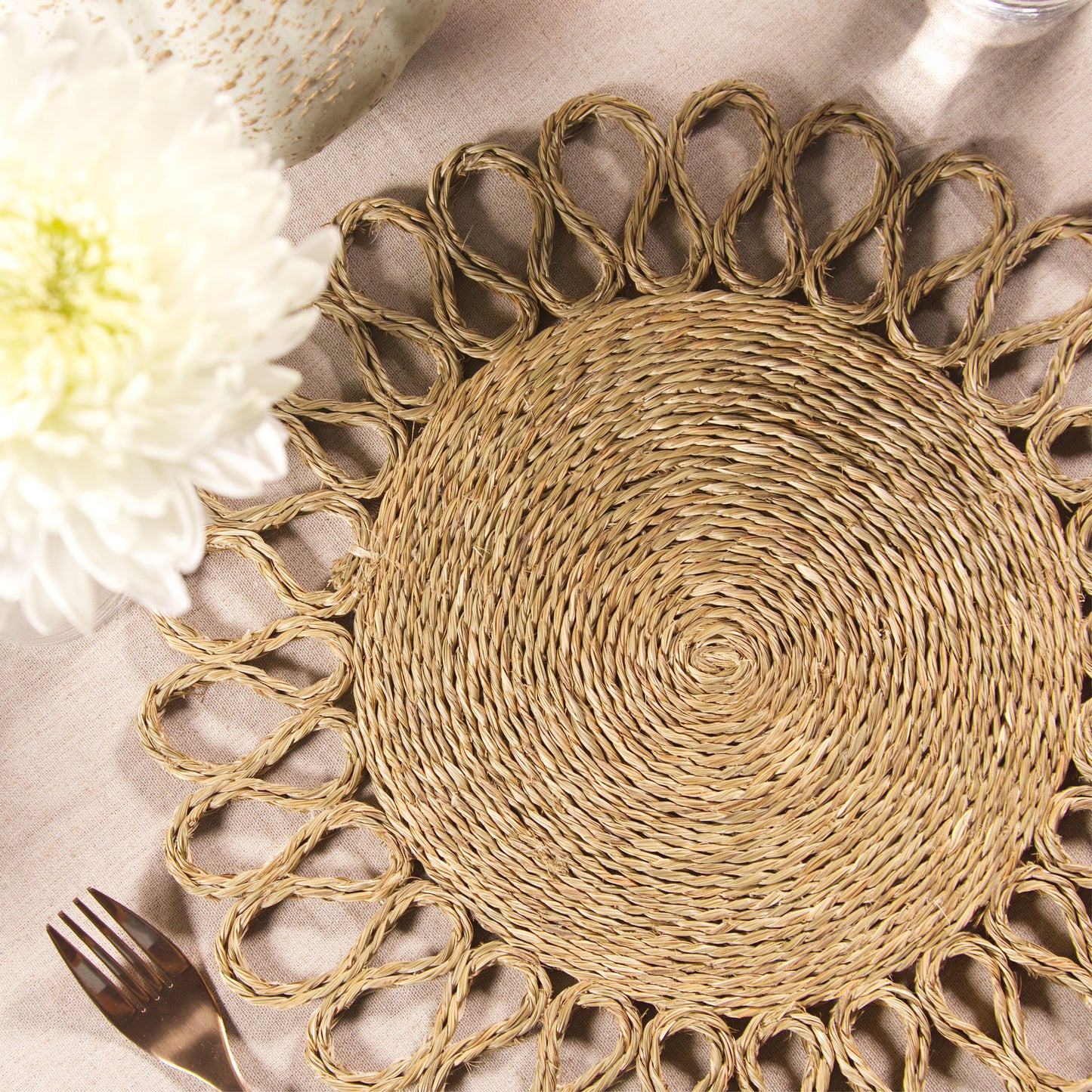 Natural Lutindzi Grass Scalloped Placemat