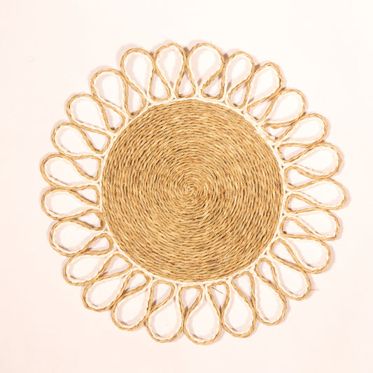 White and Natural Lutindzi Grass Scalloped Placemat