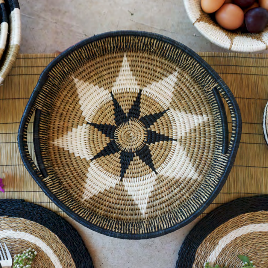 handwoven-grass-round-serving-tray-malkern-design.jpg
